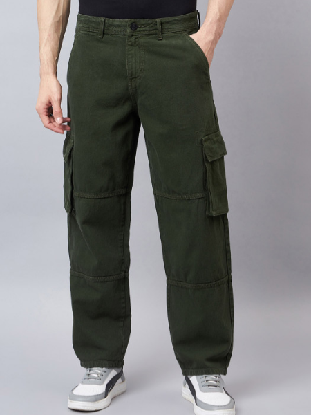 Men Green Relaxed Fit Mid Rise Clean Look Cotton Cargo Denim Jeans