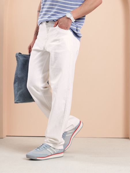 Men Straight Fit Mid-Rise Stretchable Jeans